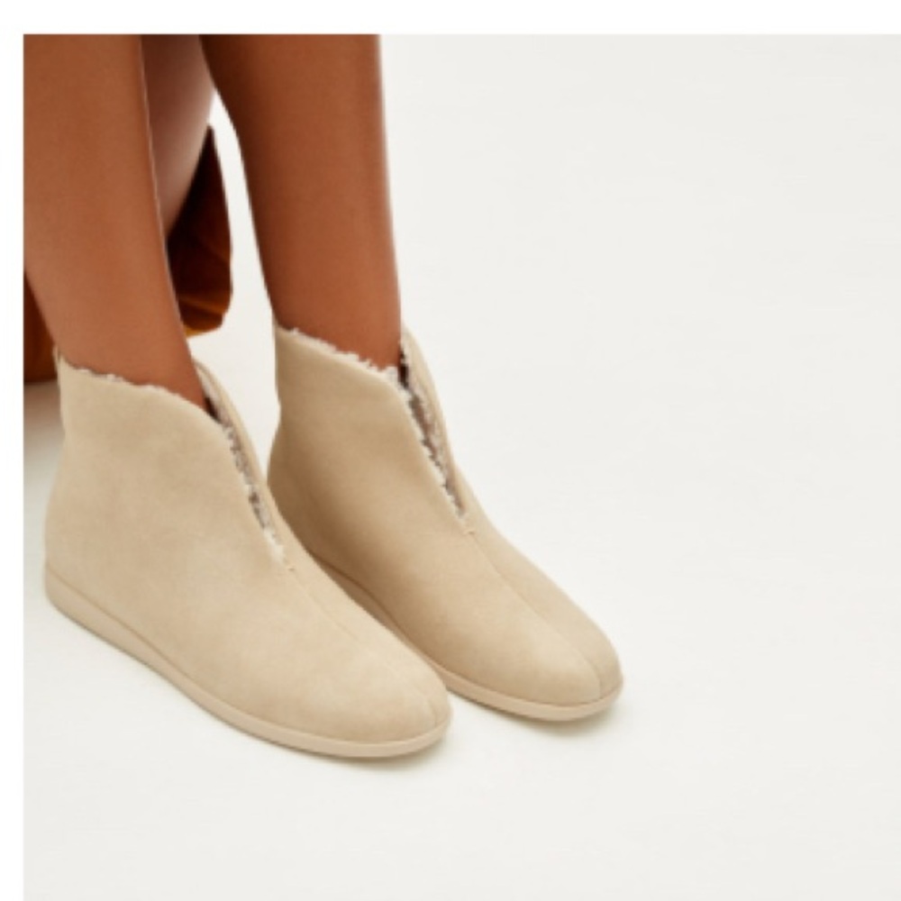 Everlane ReNew Slipper Boot in Pebble - size 7